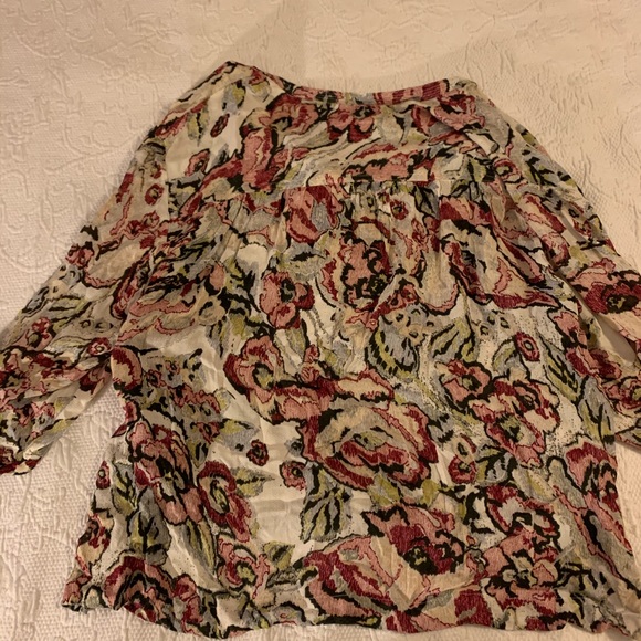 Cute floral 3/4 sleeve top - Picture 5 of 5